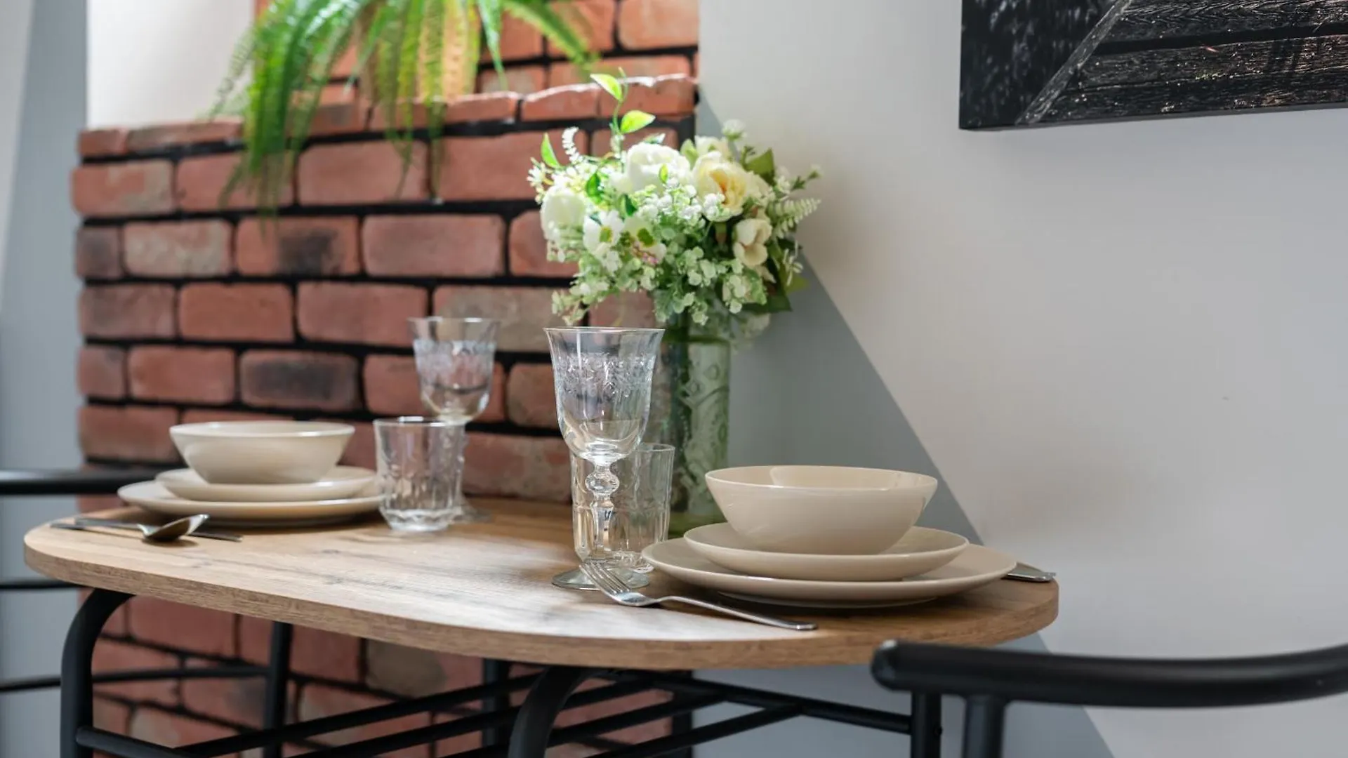 Underground Level Studio Close To The Market Square In Poznan By Noclegi Renters Apartment